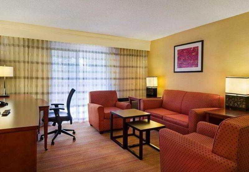 Courtyard By Marriott Boston Westborough Hotel Exterior photo