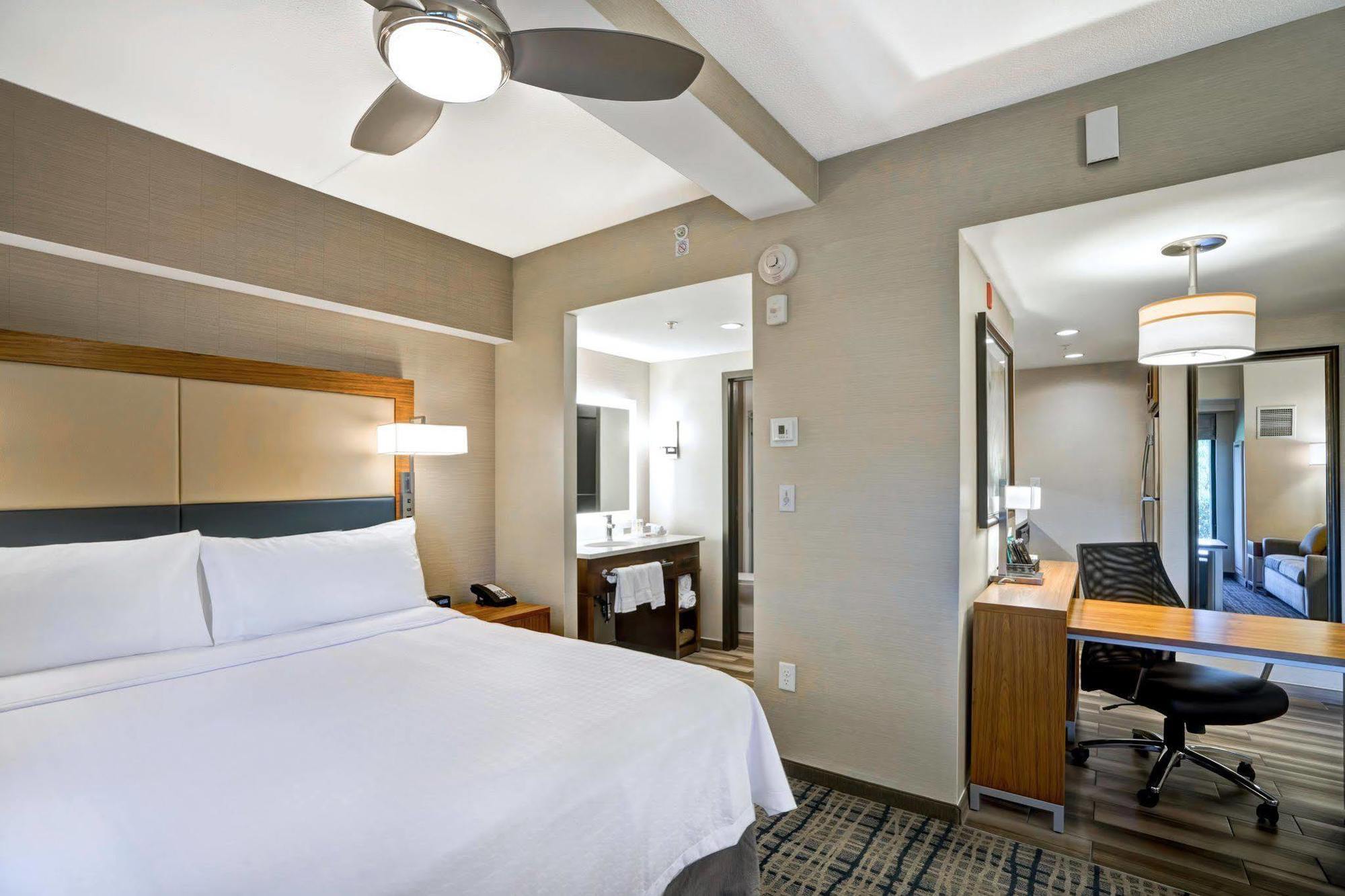 Courtyard By Marriott Boston Westborough Hotel Exterior photo